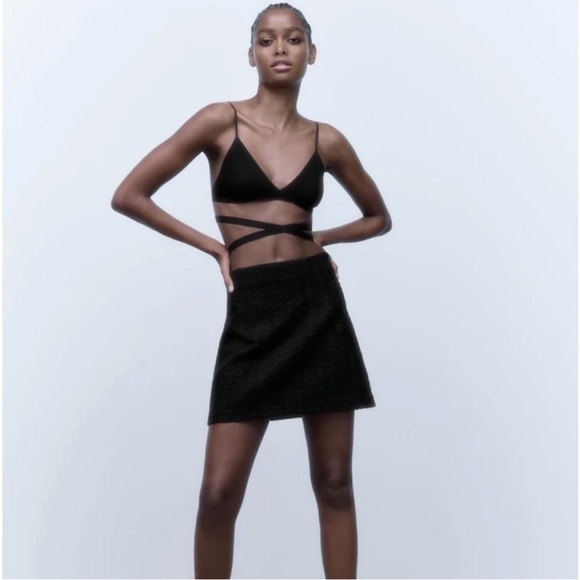 Black Zara mini skirt - Picture 2 of 4